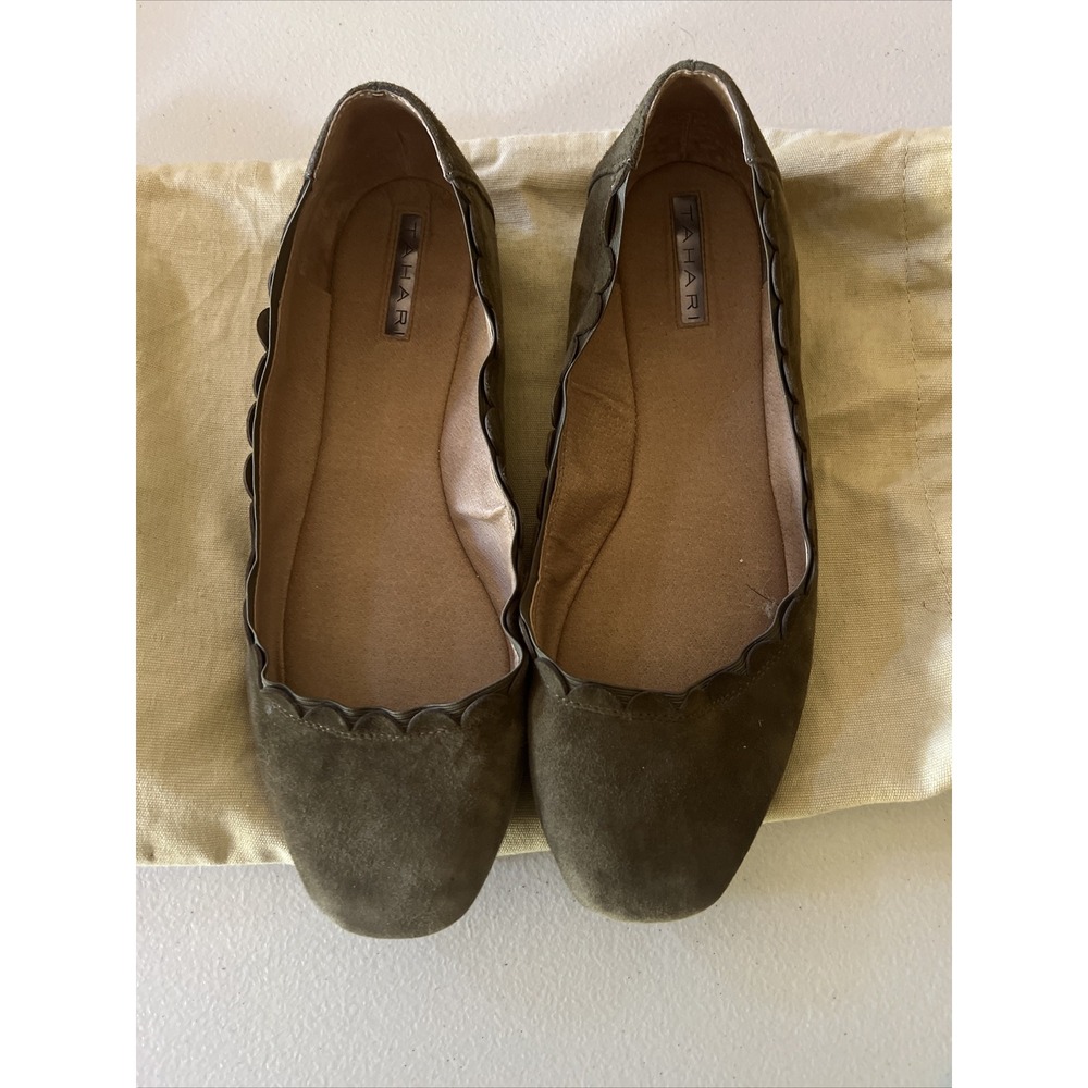 Tahari  Winny Suede Scalloped Flat - size 9.5